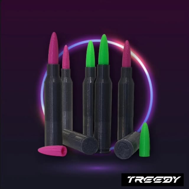 Réplicas impresas en 3D en negro con puntas fluorescentes verdes y rosas